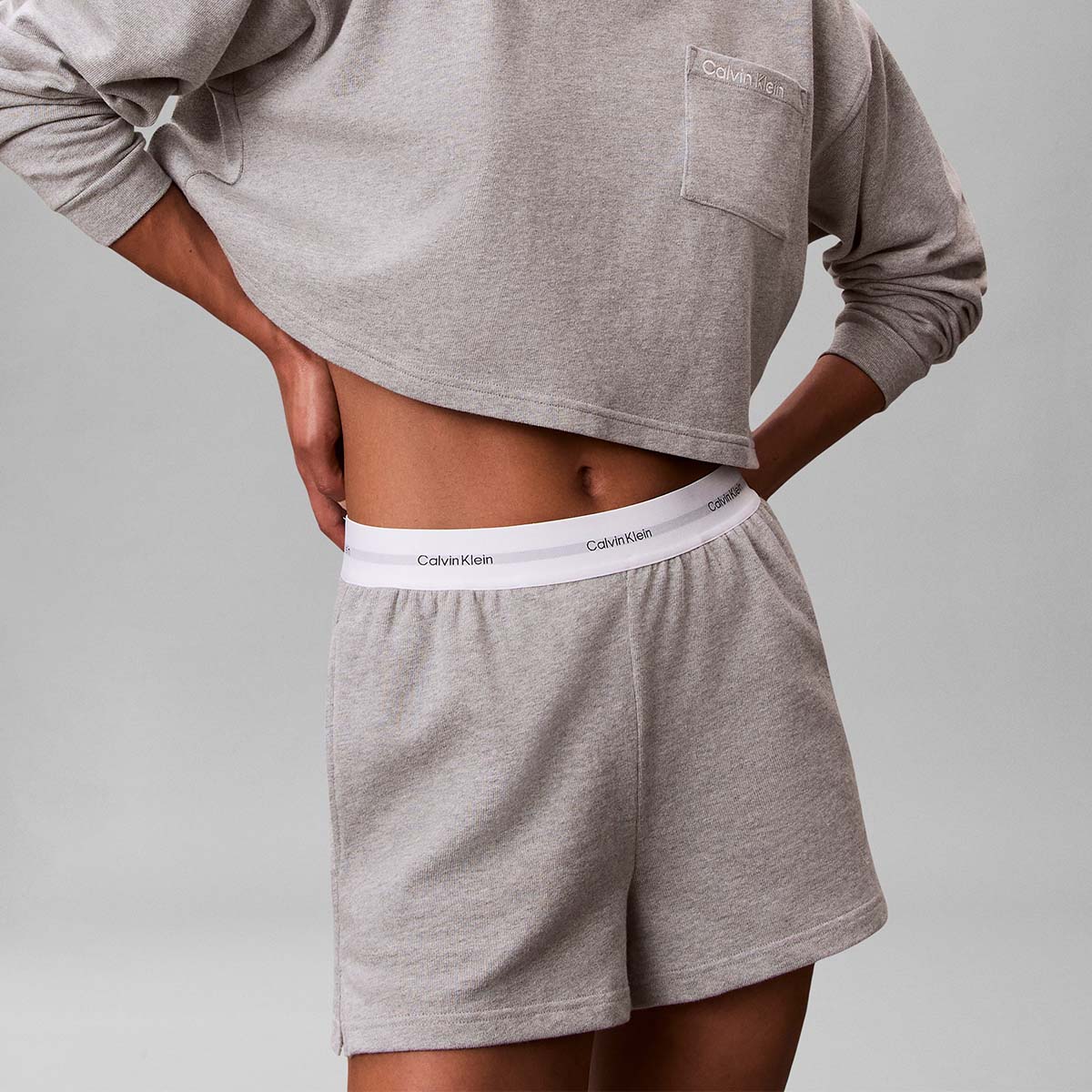 Calvin Klein Logo shorts, grå - LV00QS7517 - P7A - Grey Heather