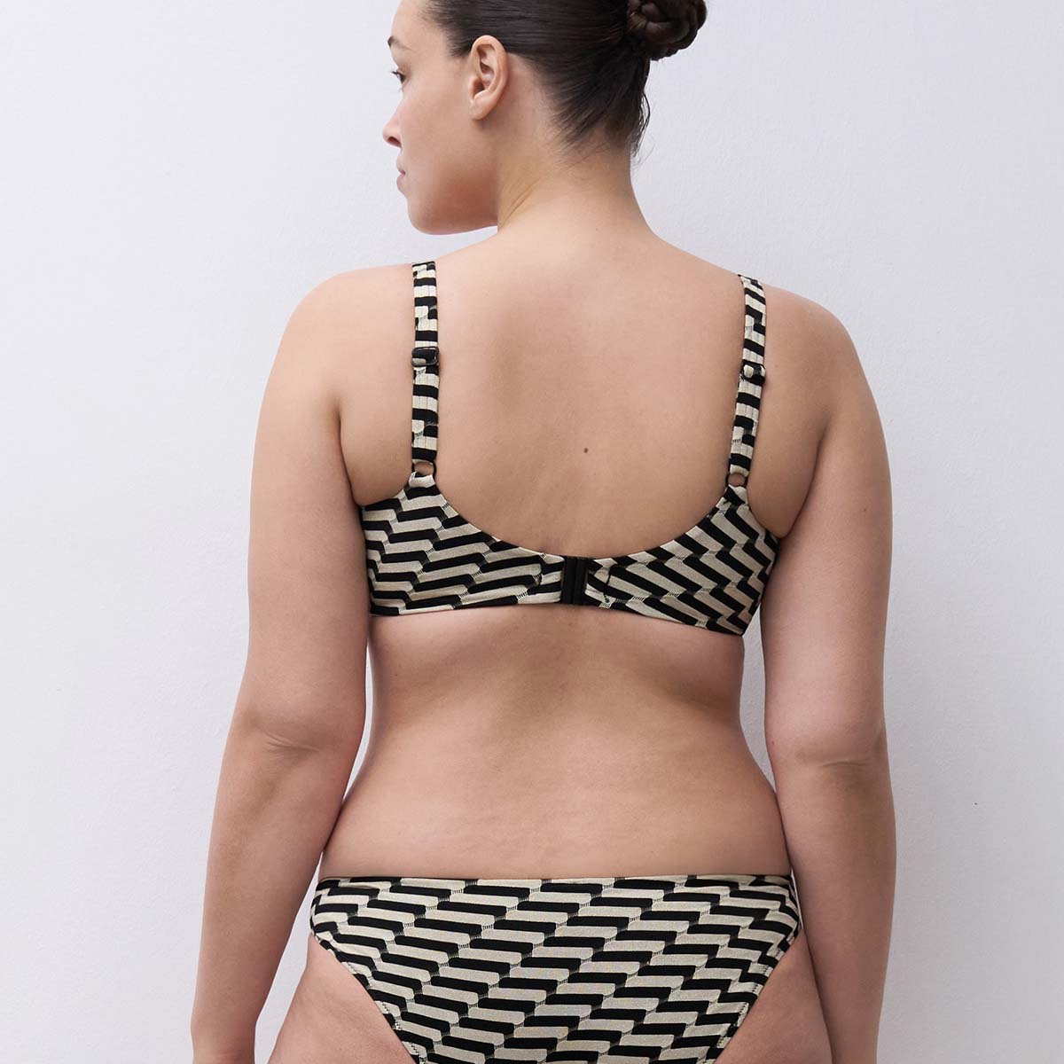 Femilet Santosa bikini top med bøjle, sort - FS73M0 - C63 - Golden Black