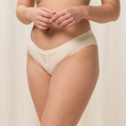 Triumph Aura Spotlight - Creamy Dream - 10208024-6720