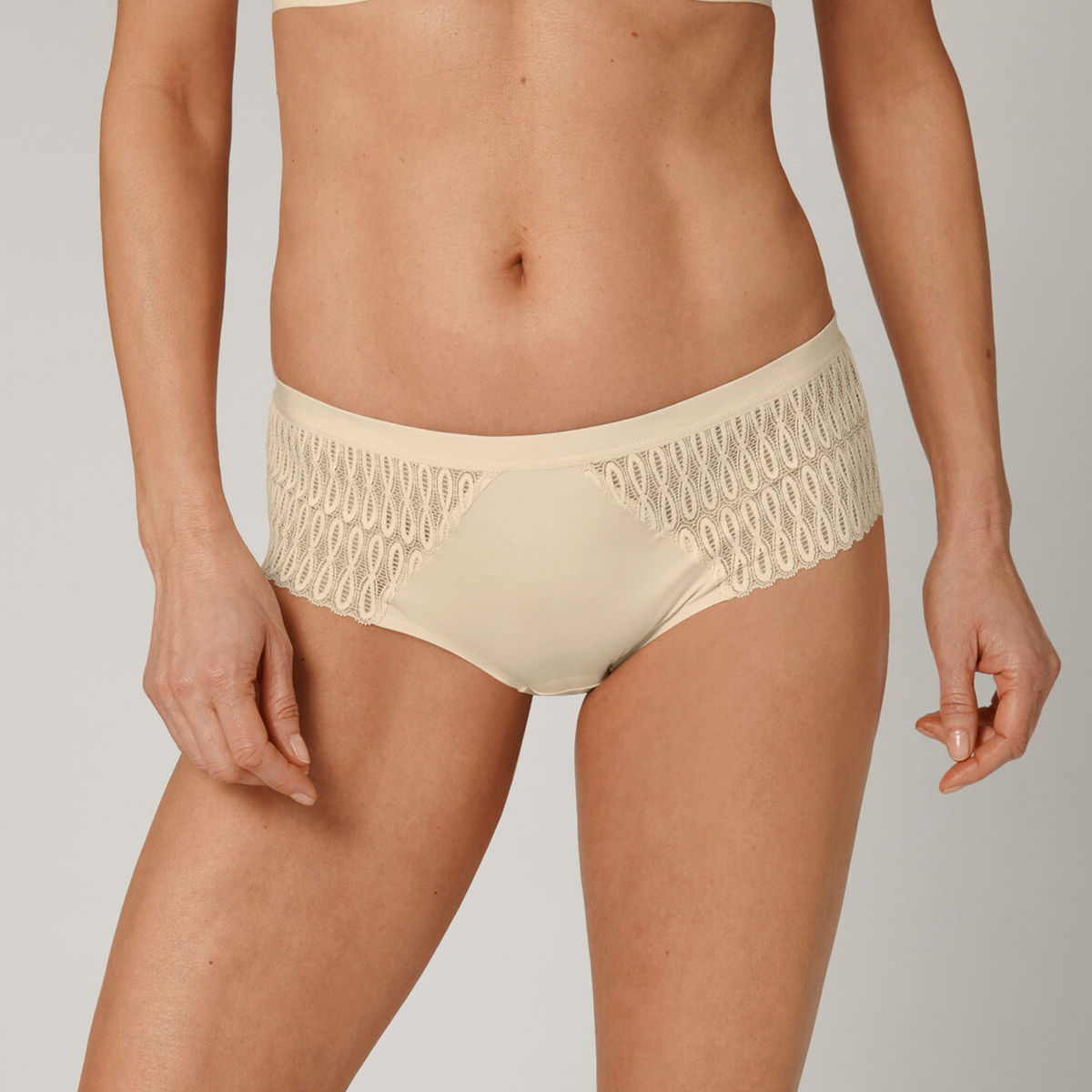 Triumph Aura Spotlight - Creamy Dream - 10207997-6720