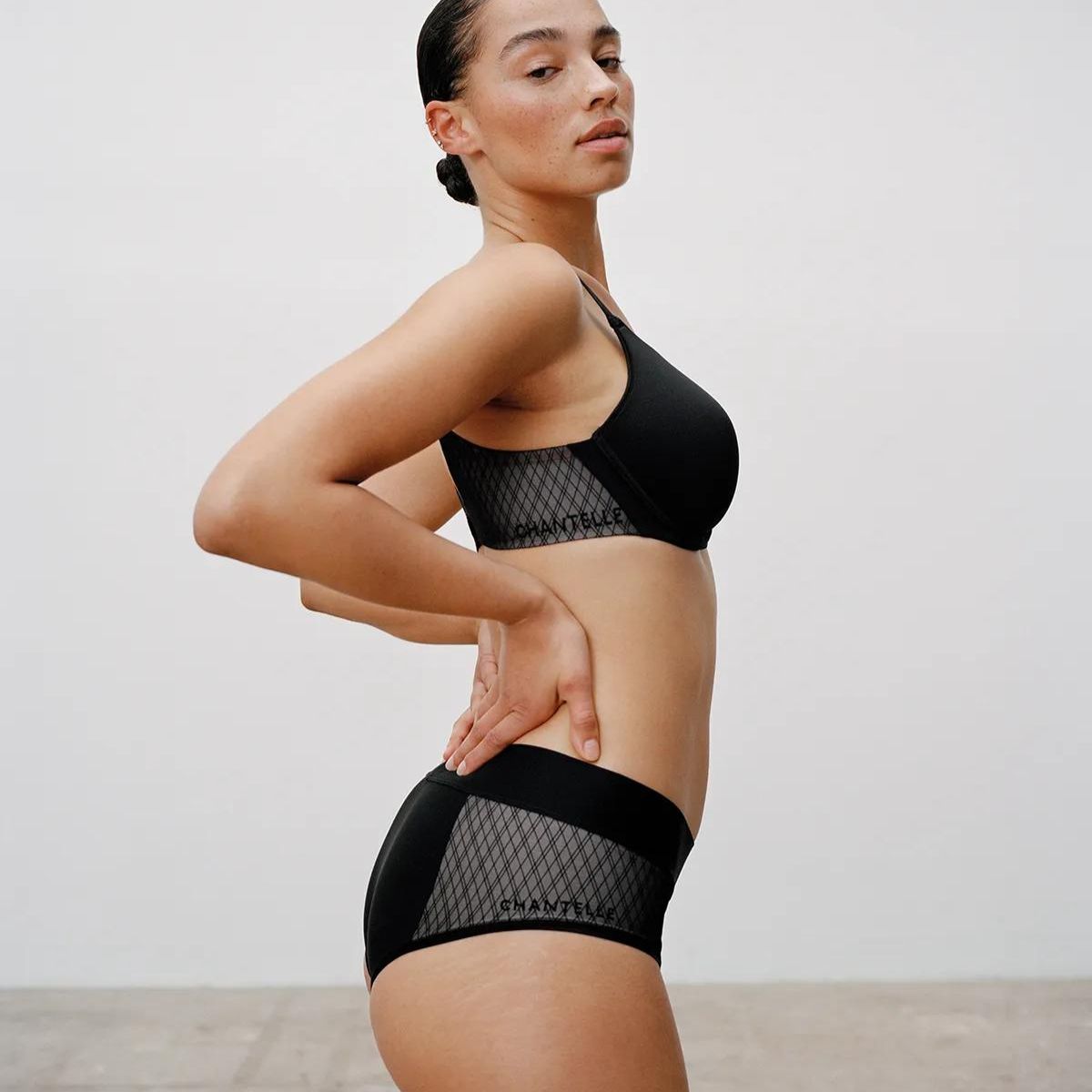 Chantelle Smooth Lines - Black/Beige - C11N40-0DS